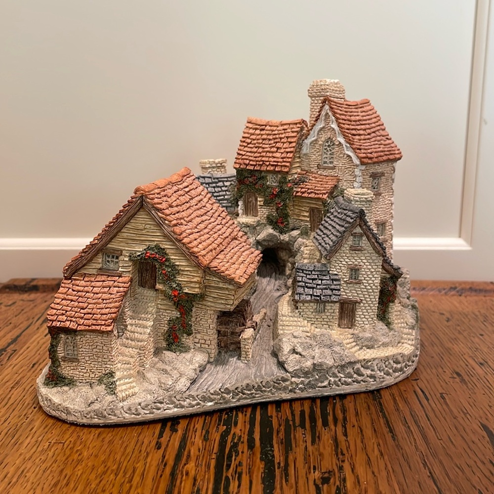 Vintage David Winter Brookside Hamlet